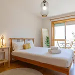 Cozy Downtown By Unique Hosts