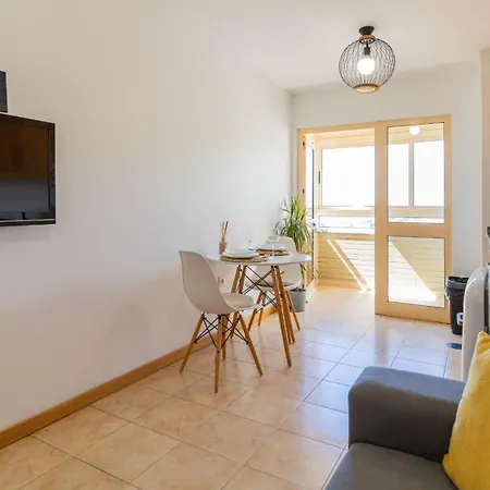 Cozy Downtown By Unique Hosts