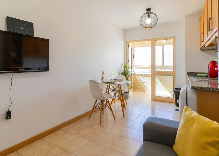 Cozy Downtown By Unique Hosts