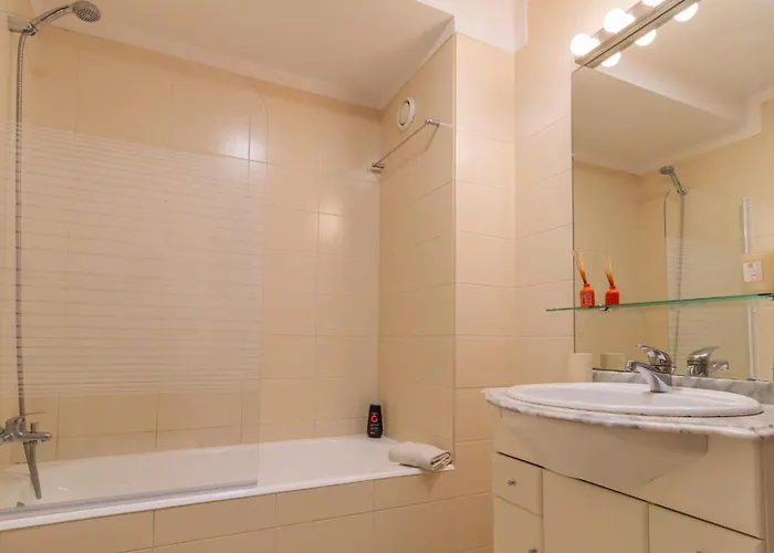 Cozy Downtown By Unique Hosts